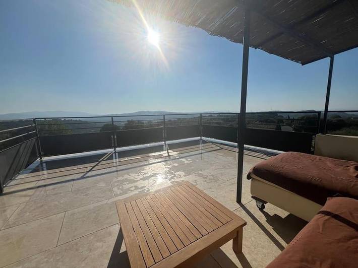 Gîte pour 2 personnes, avec balcon et piscine ainsi que jacuzzi et jardin à Vernègues