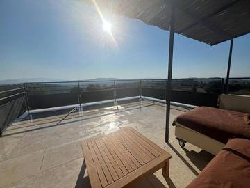 Gîte pour 2 personnes, avec piscine et balcon ainsi que jacuzzi et jardin à Vernègues