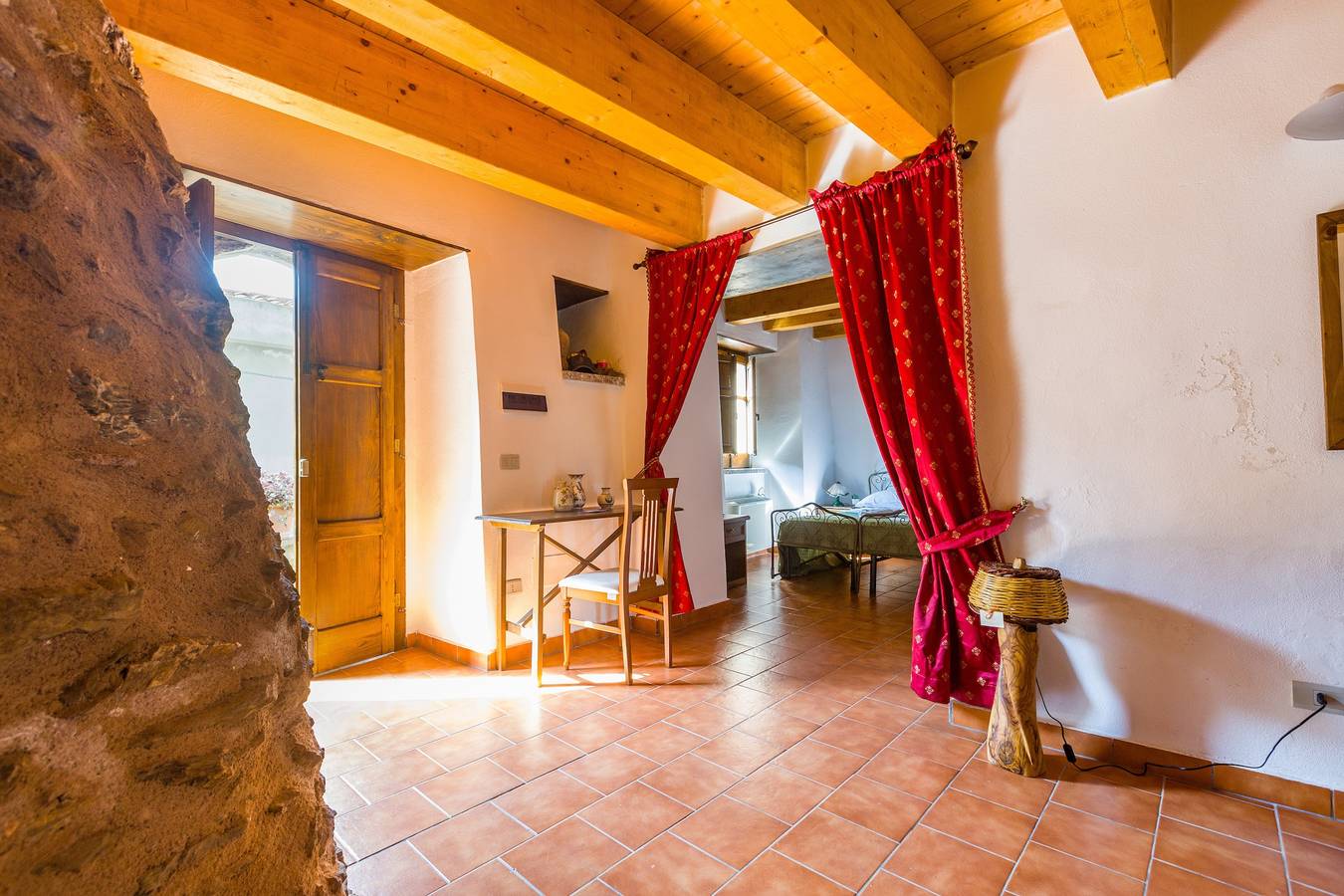 Camera 'Casa Dello Aromatario' con Terrazza Privata in San Marco d'Alunzio, Monti Nebrodi