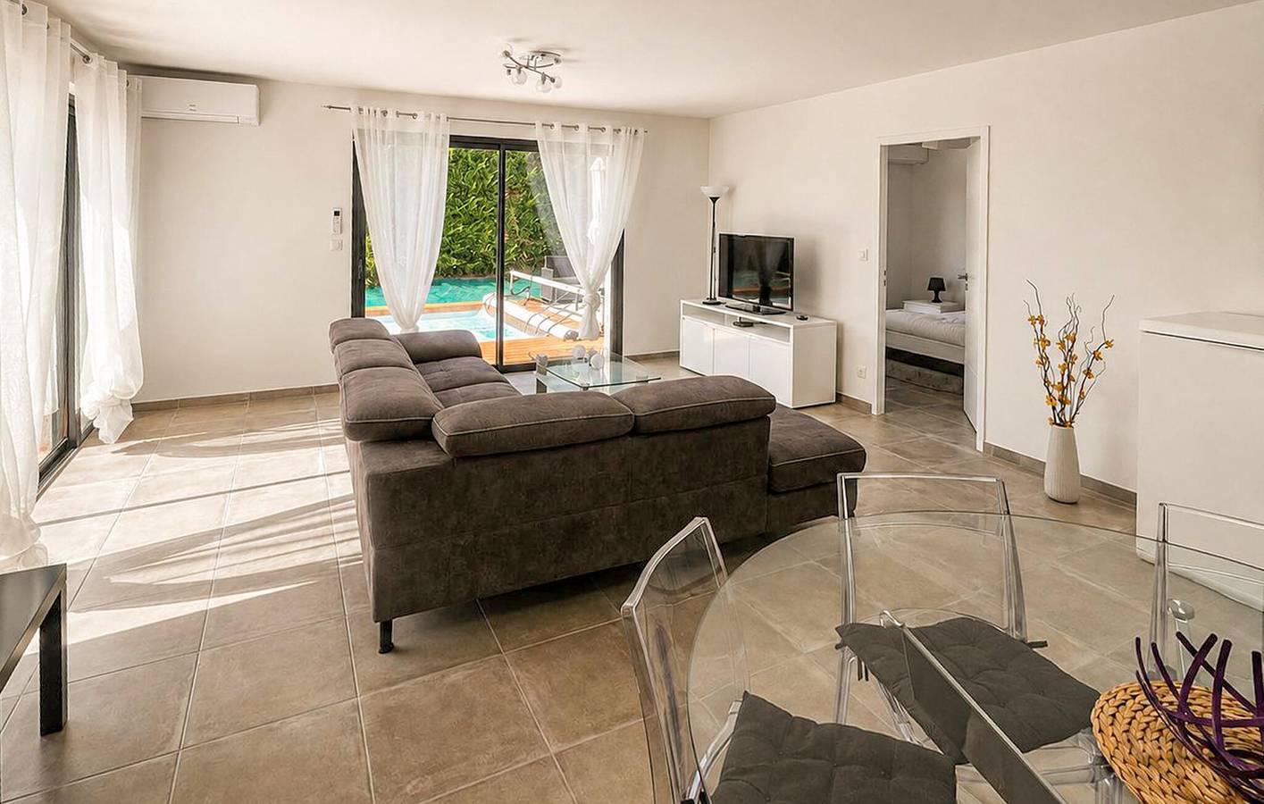 Charmant appartement de deux chambres avec piscine, jardin et accès à la plage in Vaux-sur-Mer, Côte de Beauté