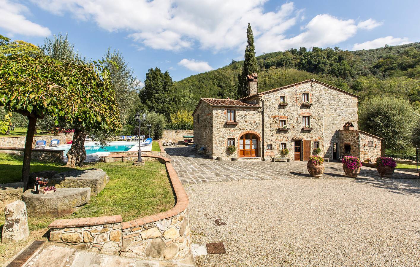 Gemütliche Wohnung mit Pool und WiFi in der Nähe von Circolo Arci Lupicciano in Pistoia, Pistoia Provinz