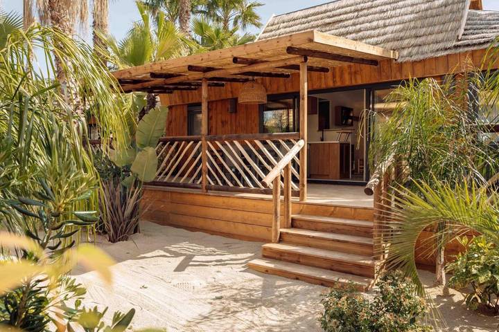 Parc de vacances pour 6 personnes, avec bassin pour enfant et piscine ainsi que jardin et vue dans le Sud de la France - 2