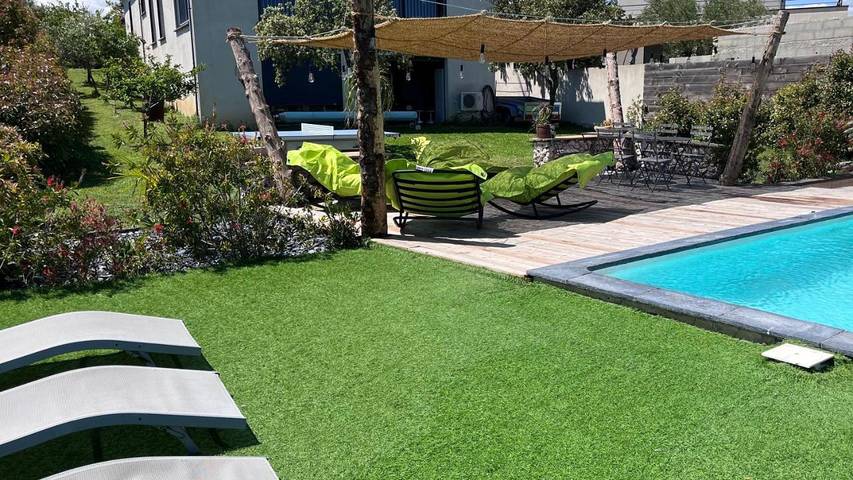 Location de vacances pour 8 personnes, avec piscine ainsi que vue et jardin à Saint-Maximin (Nimes) - 4