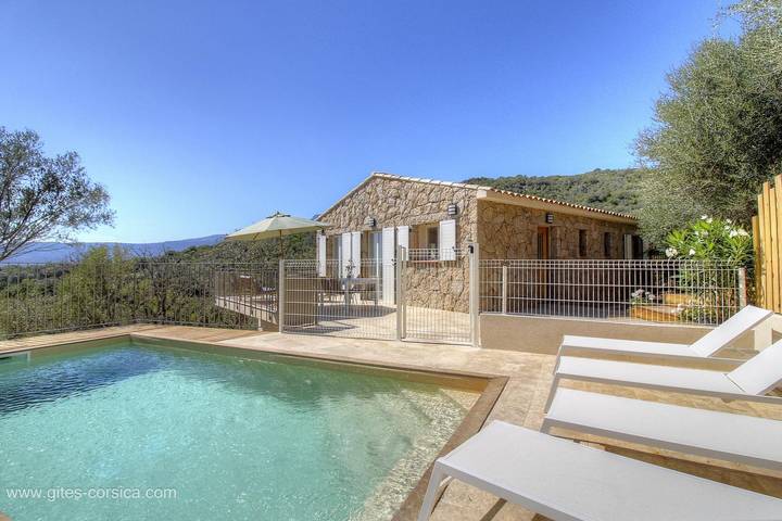 Casa de huéspedes para 4 personas, con terraza y piscina - 1