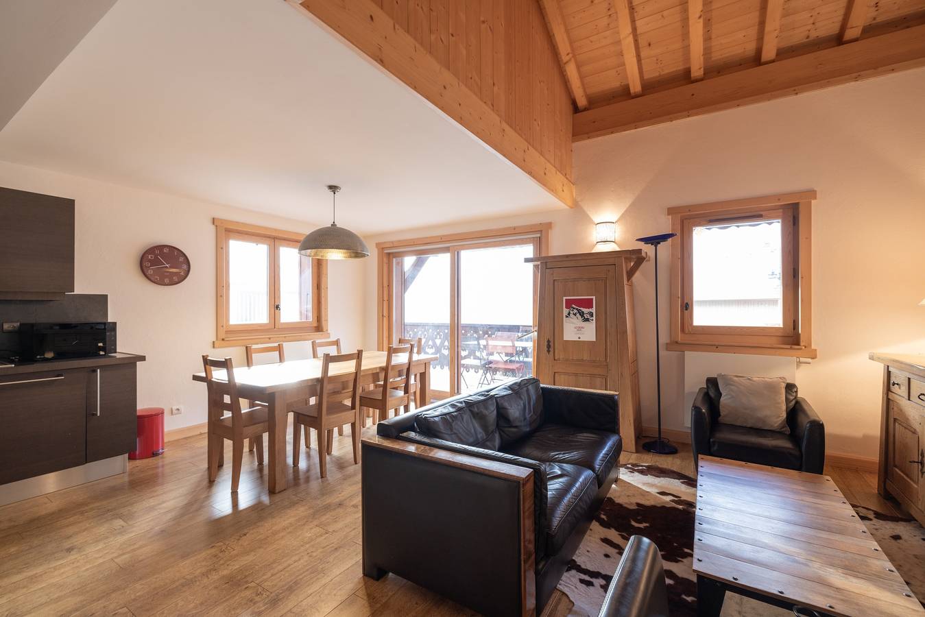 Appartement entier, Appartement 'Le Lou Clerouzy - 6 Personnes' avec vue sur les montagnes, balcon et Wi-Fi in Samoëns, Région de Bonneville