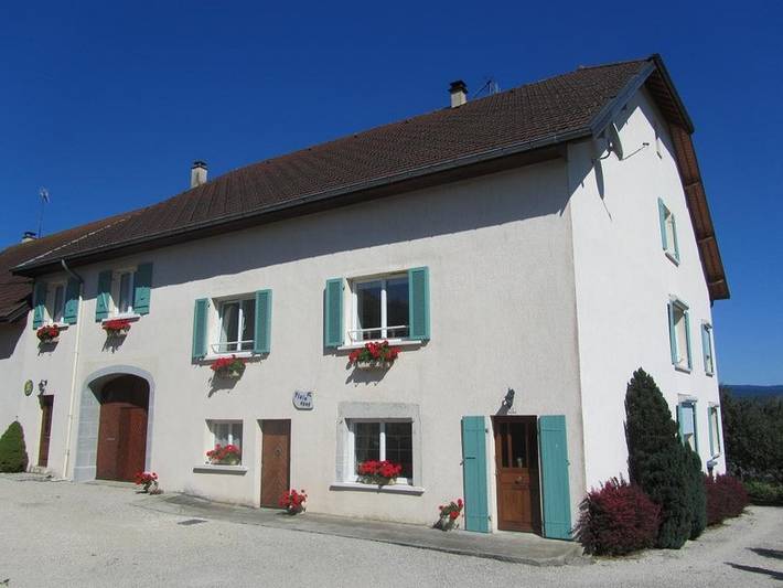 Gîte pour 4 personnes, avec Terrasse ainsi que Jardin et Vue à Mesnois