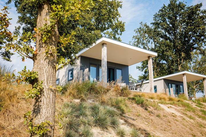 Ferienhaus für 4 Personen, mit Terrasse und Seeblick sowie Balkon/Terrasse in Bergen (Limburg) - 2