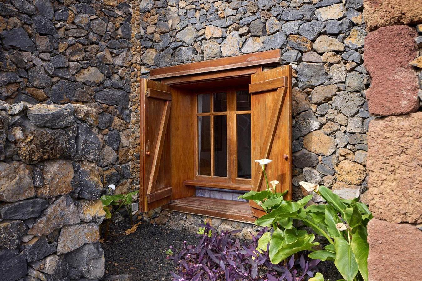 Appartement entier, Appartement 'El Ciruelo' avec vue sur la mer, terrasse partagée et Wi-Fi in El Mocanal, Valverde