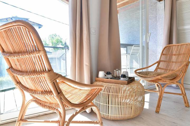 Hôtel pour 2 personnes, avec Terrasse à Villars-les-Dombes - 2