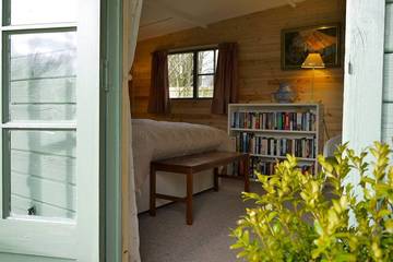 Chalet for 2 People in Isle of Wight, South East England, Photo 1