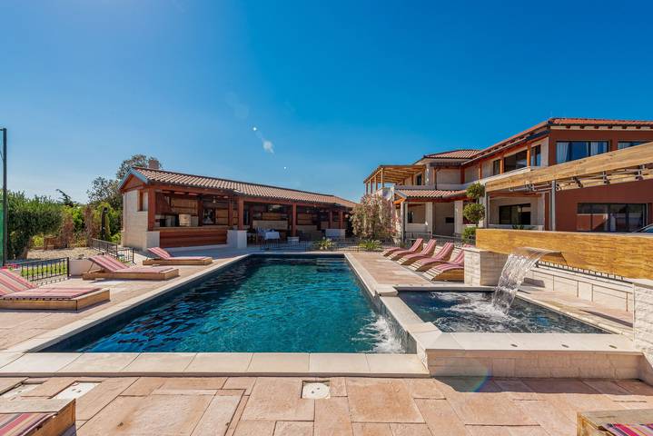 Villa pour 10 personnes, avec terrasse ainsi que jacuzzi et sauna, animaux acceptés dans Vir - 3