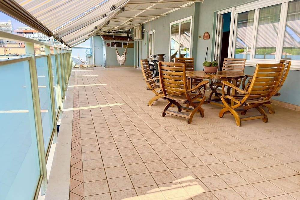 Ganze Wohnung, The Hammock, spacious, super-comfortable panoramic penthouse near Rossini Theater  in Pesaro, Valle del Metauro