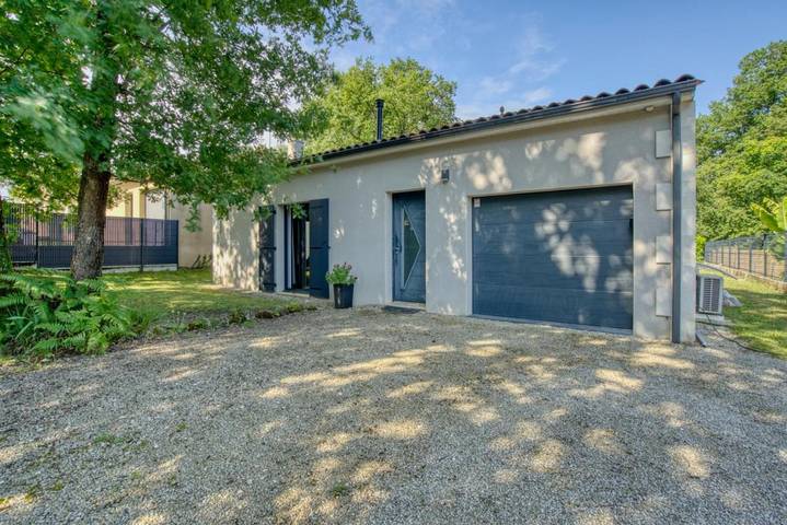 Location de vacances pour 6 personnes, avec jardin et piscine à Puymoyen - 4