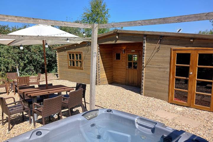 Lodge for 5 people, with Hot tub and Garden in Kent