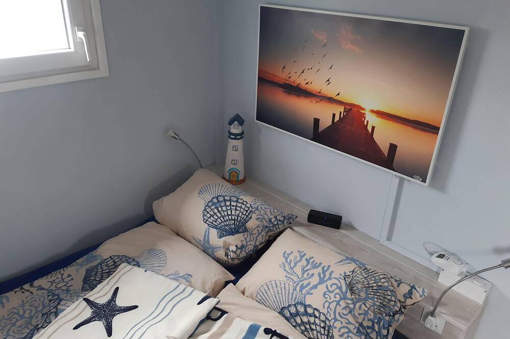 Hausboot, schwimmendes Ferienhaus im Havelbogen, Haus auf dem Wasser in Pritzerbe, Havelsee