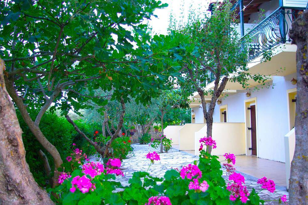 Apartment for 20 People in Drosia (Zakynthos), Alykes