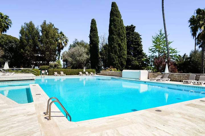 Apartamento entero, Apartamento con Terraza, Piscina & Acceso a la playa in Vallauris, Costa mediterránea (Francia)