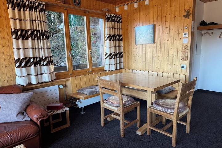 Ganze Wohnung, Chalet Heide – Ferienwohnung für 4 mit traumhaftem Alpenblick in Beatenberg in Beatenberg, Thunersee