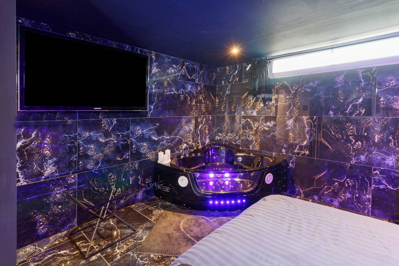 Bed & Breakfast 'Luxurious Love Room By Vill'amore' met privéterras, wifi en airco in Solaro, Corte en omgeving