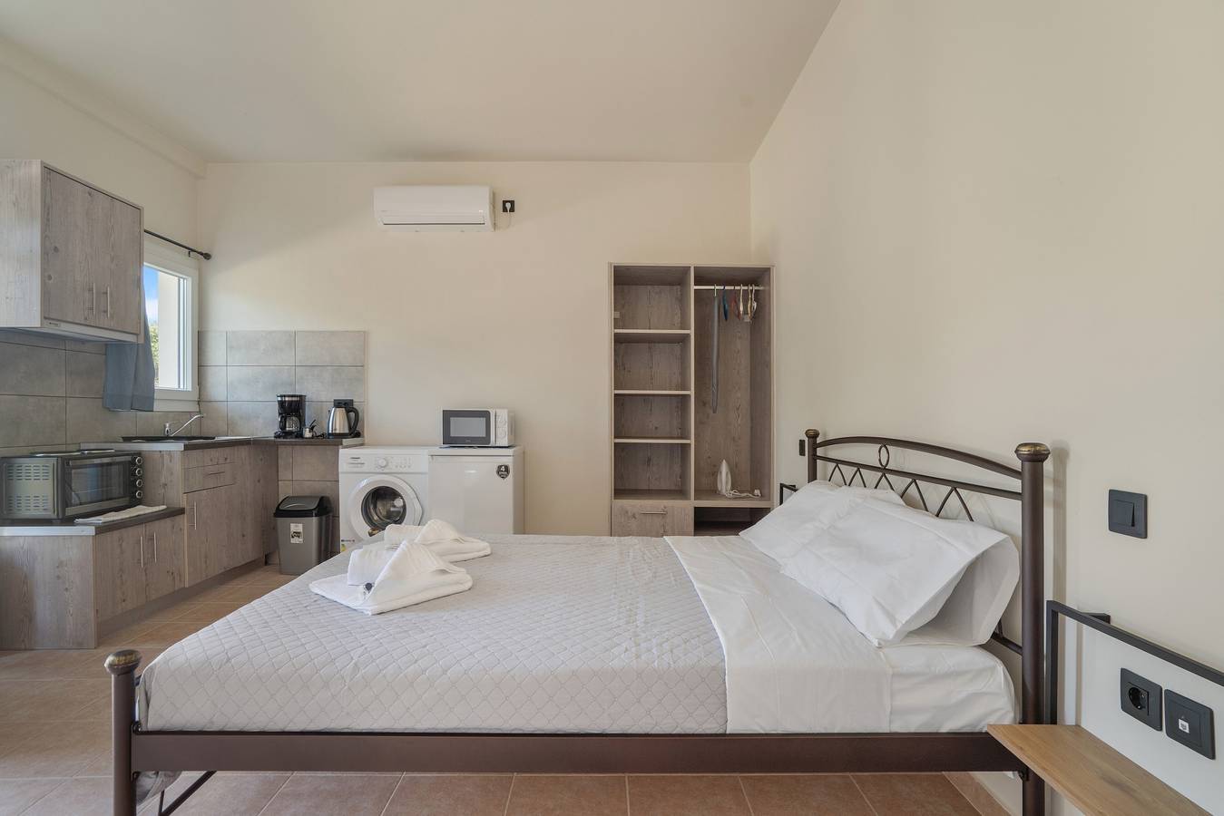 Gehele studio, Appartement 'Panagis 1' met uitzicht op de bergen, Wi-Fi en airconditioning in Kefalonia