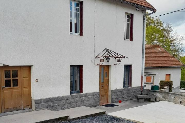 Location de vacances pour 15 personnes, avec terrasse dans La Goutelle - 4