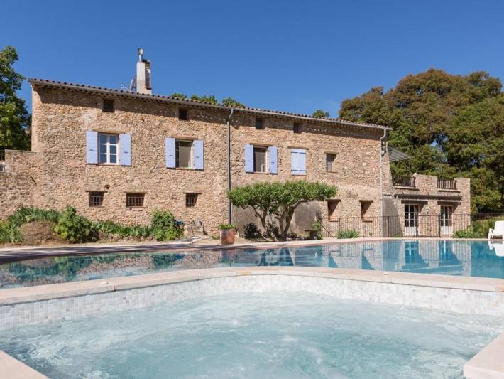 Gîte pour 2 personnes, avec jardin et piscine à Signes