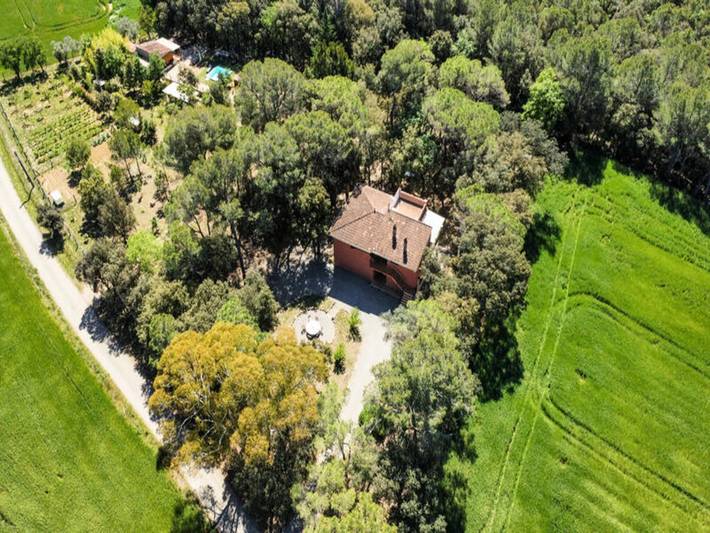 Casa rural para 6 personas, con jardín además de piscina y balcón, Familias con niños en Pla de l'Estany - 2
