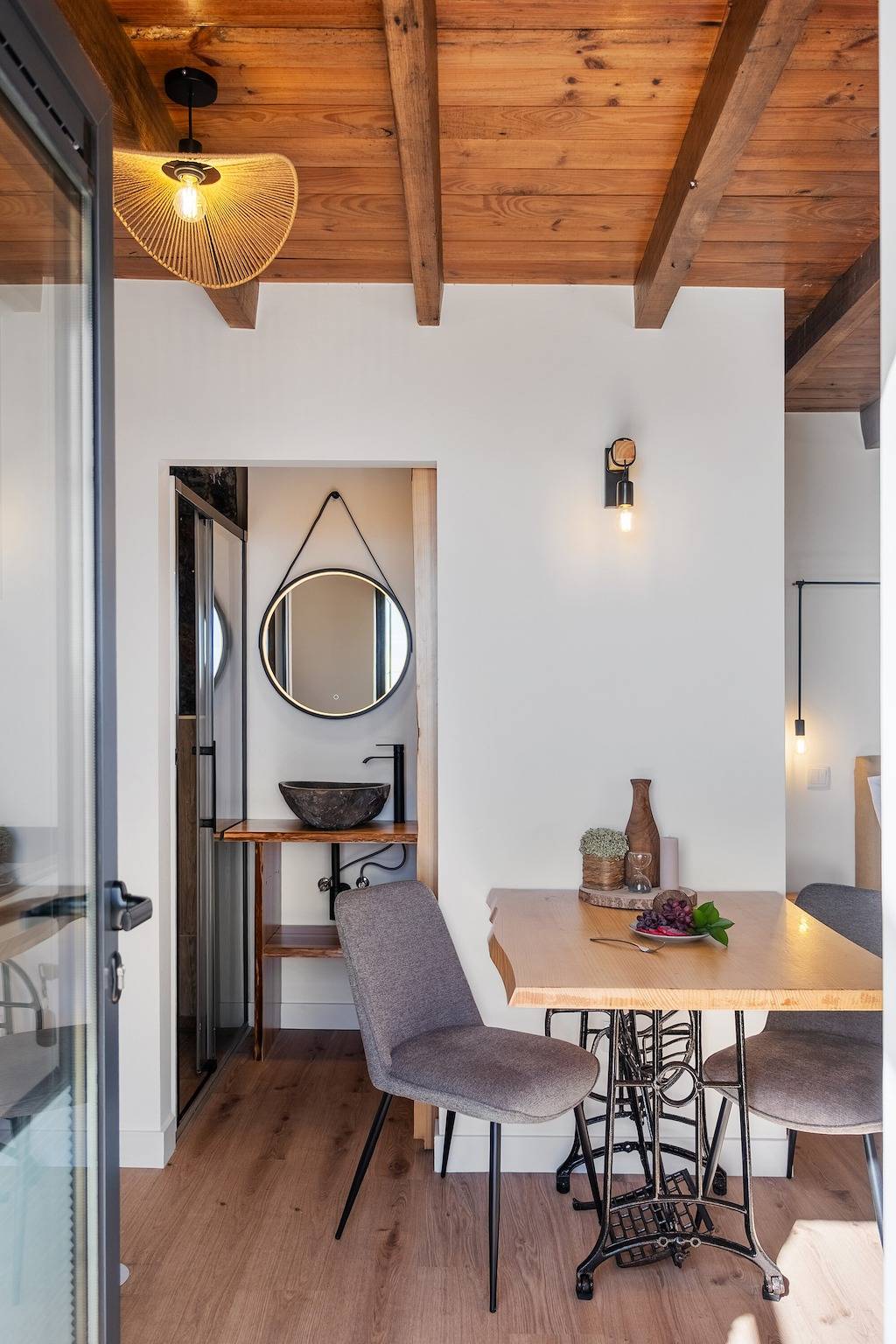 Ganzes Studio, Studio-Apartment 'Ocean View Rock House' mit Balkon und Wlan in Caniço, Madeira