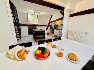 Gîte pour 8 personnes, avec terrasse à Le Breuil