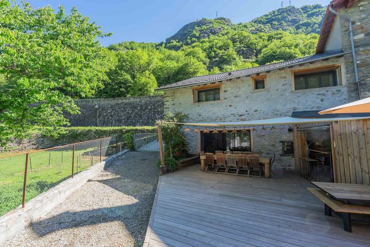 Gîte pour 12 personnes, avec Jardin à Orgeix
