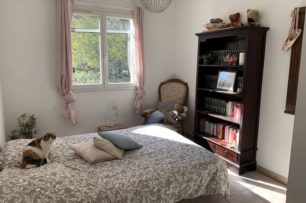 Beautiful, quiet villa, not overlooked, 10 minutes from Nîmes! in Poulx, Region de Nimes