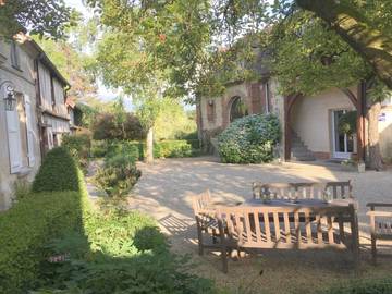 Chambre d’hôte pour 2 personnes, avec piscine ainsi que vue et jardin dans Oise