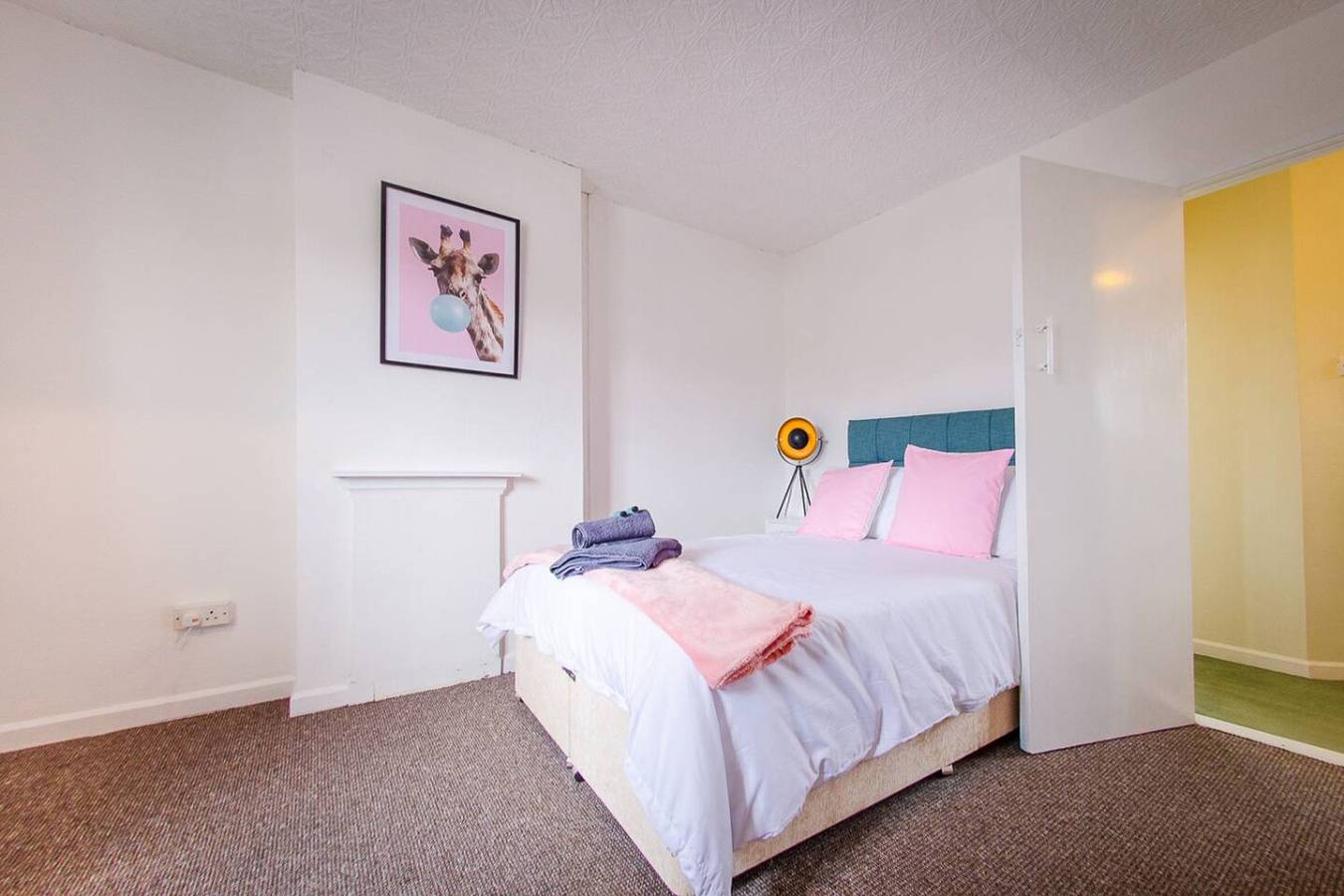 4 Bed - 2 Baths 1 Walk in Shower Lots of Parking in Ipswich, Suffolk