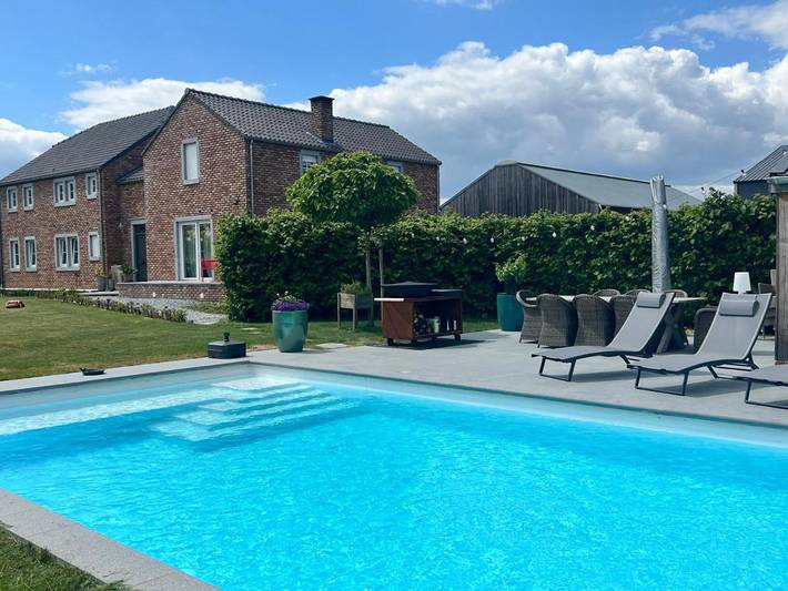 Vakantiehuis voor 10 personen, with zwembad and uitzicht as well as tuin in Voeren