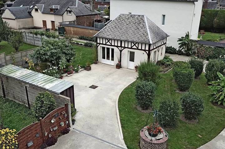 Gîte pour 5 personnes, avec jardin ainsi que terrasse et piscine à Serquigny