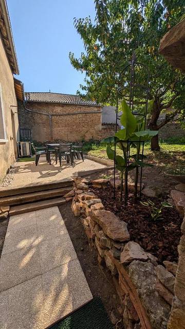 Gîte pour 6 personnes, avec jardin à Solutré-Pouilly