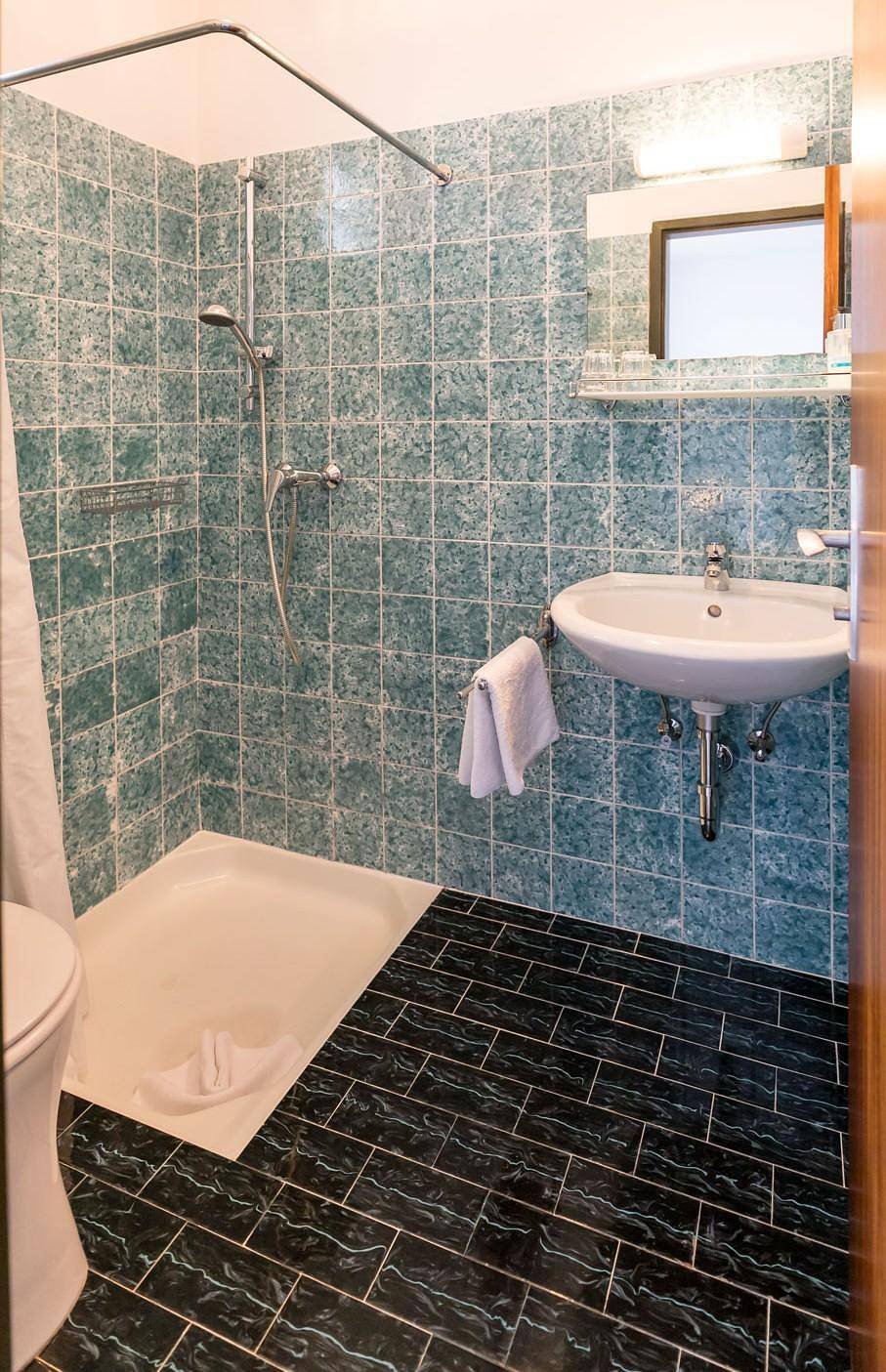 Doppelzimmer mit Dusche, Wc, 1-2 Nächte, foto 8