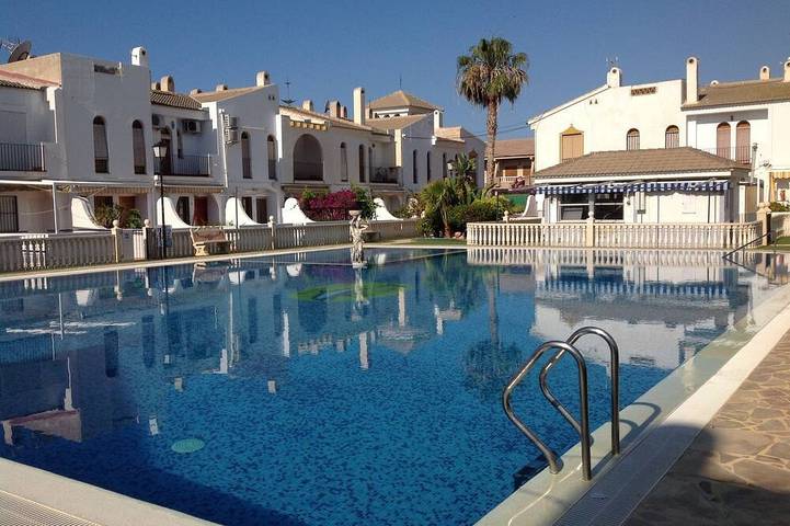 Ferienhaus für 6 Personen, mit Pool und Balkon - 1