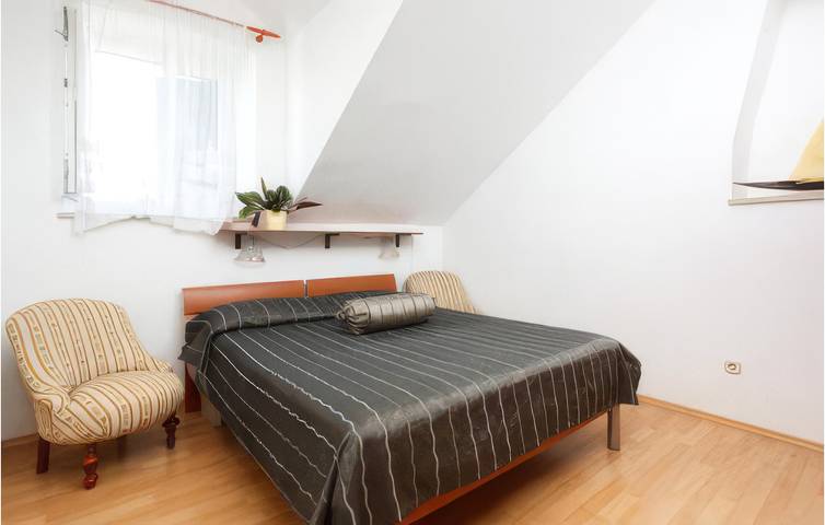 Ganze Ferienwohnung, Gemütliche Ferienwohnung in Strandnähe: WLAN, Klimaanlage, Parkplatz und Küchenbenutzung in Bol Insel Brac, Bol