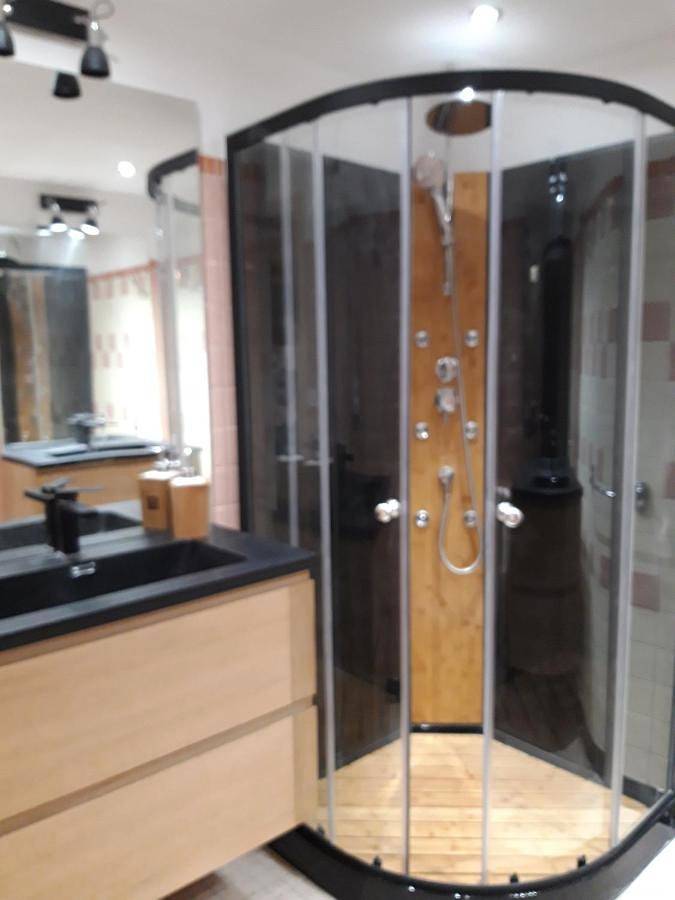 Gîte pour 4 personnes, avec piscine ainsi que vue et jardin à Carlux - 4