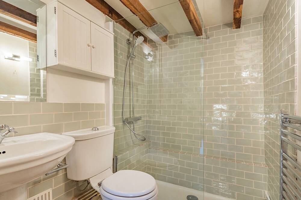2 bedroom accommodation in Berrick Salome, near Wallingford in North Wessex Downs