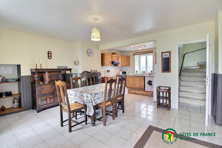 Gîte pour 6 personnes, avec jardin à Ménéac