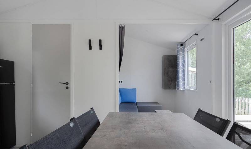 Caravane pour 4 personnes, avec terrasse ainsi que jardin et sauna à Nant - 3