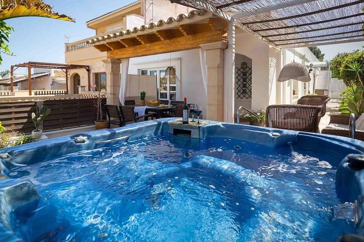 Villa für 6 Personen, mit Balkon und Whirlpool in Can Picafort