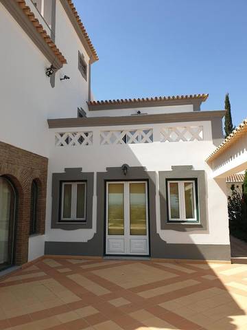 Gîte pour 2 personnes, avec vue et jardin dans Boliqueime