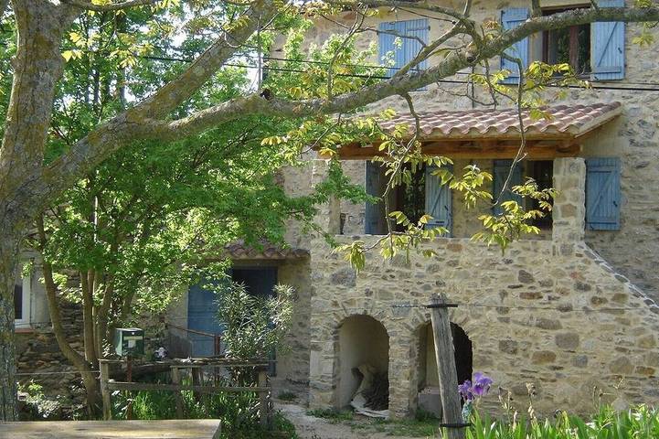 Gîte pour 6 personnes, avec jardin à L'Albère
