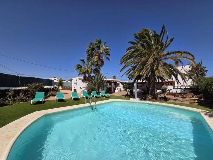 Casa vacanza per 13 persone, con Idromassaggio e Terrazza nonché Giardino e Piscina a Villaverde