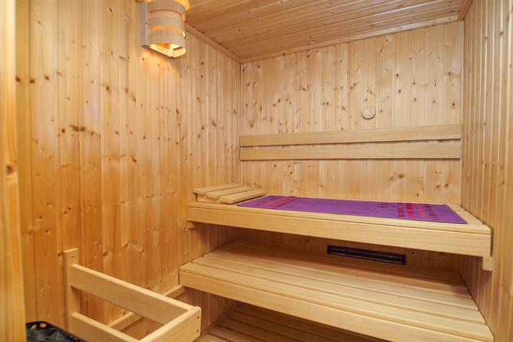 Ferienhaus Hanni in Wittenbeck – Reetgedecktes Ferienhaus mit Sauna nahe Ostsee in Wittenbeck, Rostock und Umgebung