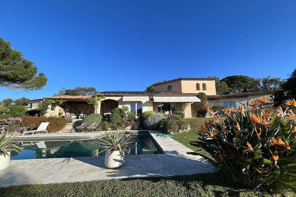 Villa provençale, piscine, vue mer calme absolu, vieux village de Biot in Biot, Côte méditerranéenne (France)