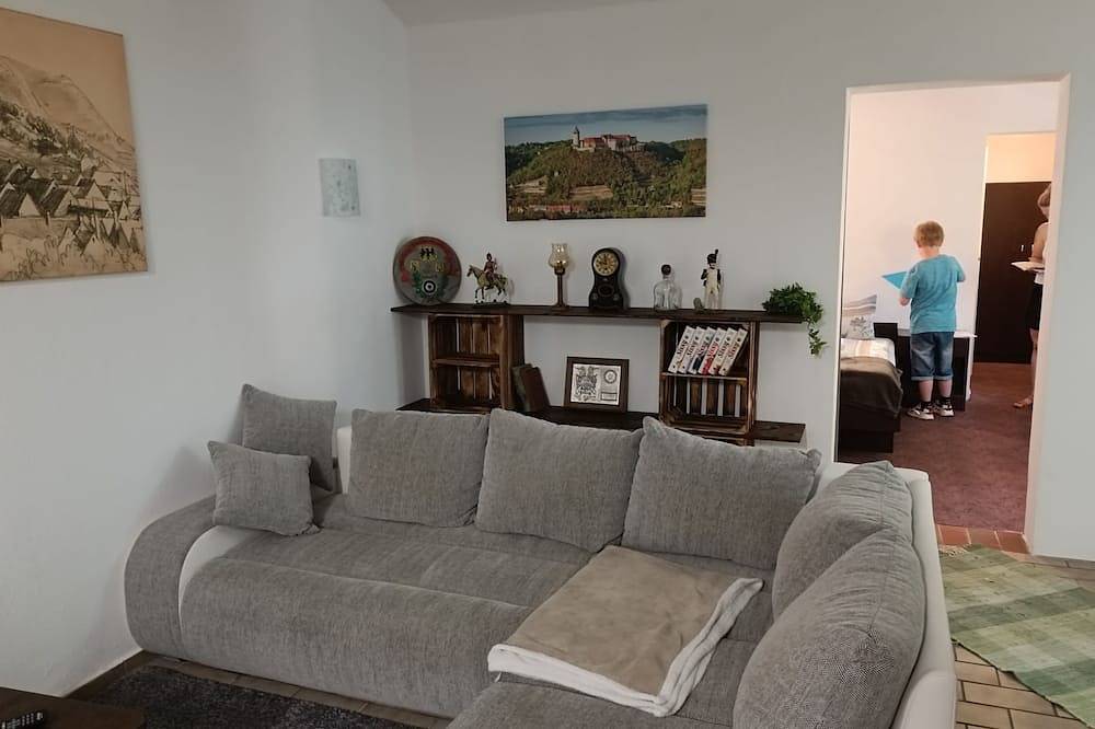 Ganze Wohnung, Jhhggh Ffff in Freyburg (Unstrut), Saale-Unstrut